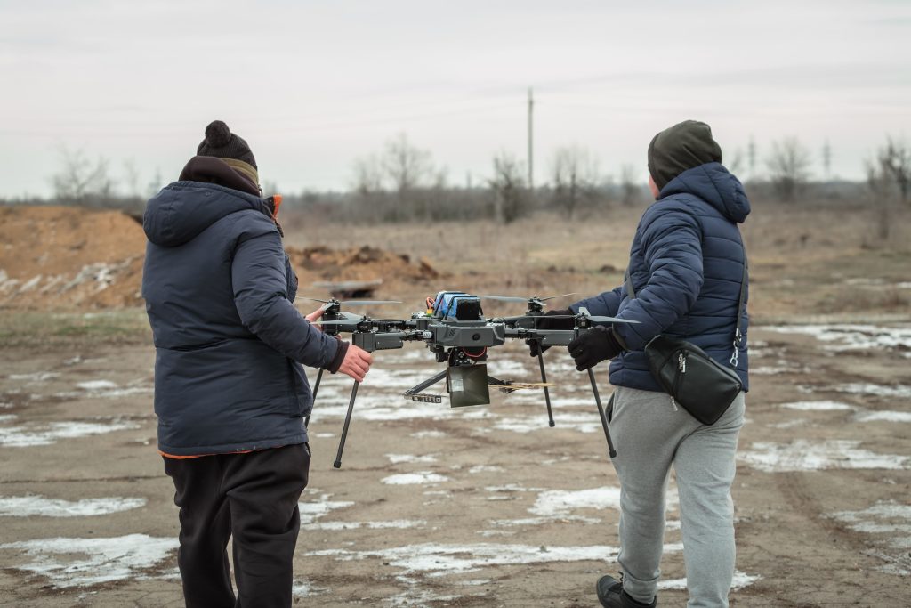 Правило Lumiere Tech: 200+ годин польотів на полігоні перед бойовими випробуваннями нових розробок.